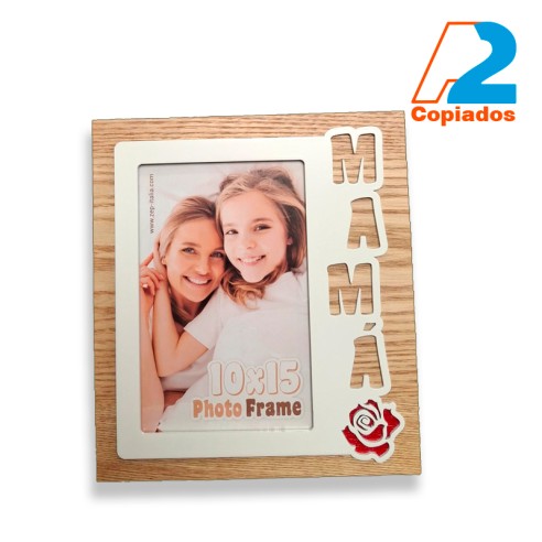 MARCO MAMÁ CON ROSA